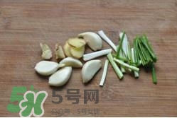 香辣蟹怎么做最好吃？香辣蟹怎么處理螃蟹？