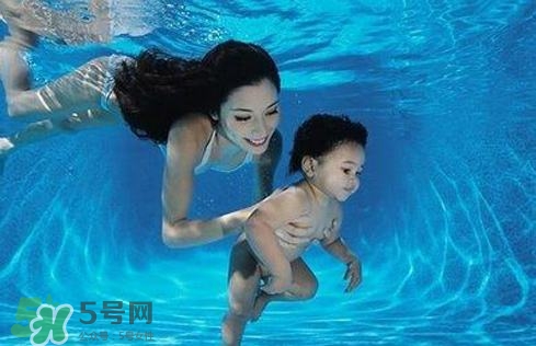 水中分娩時寶寶會嗆水嗎？水中分娩寶寶不會淹嗎？