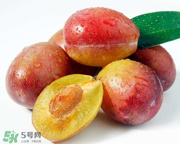 西梅可以和葡萄一起吃嗎？西梅的食用功效有哪些？