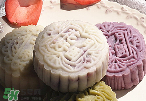 月餅皮可以用低筋面粉嗎？月餅皮用什么面粉？