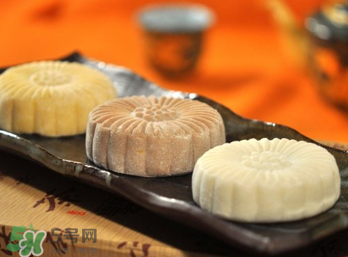 月餅皮可以用低筋面粉嗎？月餅皮用什么面粉？