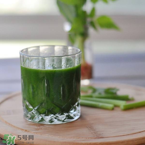 芹菜汁最適合什么人喝？芹菜汁哪些人不能喝？