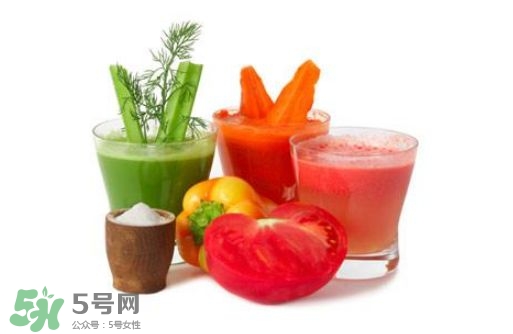 芹菜和什么榨汁好喝？芹菜榨汁需要煮熟嗎？