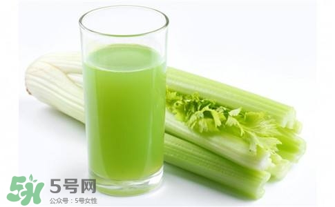 芹菜和什么榨汁好喝？芹菜榨汁需要煮熟嗎？