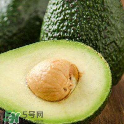牛油果榨汁要去皮嗎？牛油果榨汁要加水嗎？