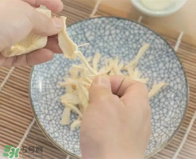 牛油果沙拉怎么做？牛油果沙拉用什么醬？
