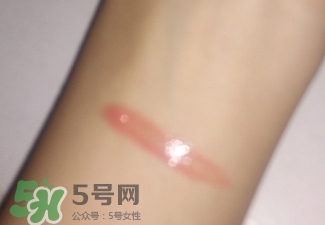 美寶蓮唇釉m500豆沙色適合黃皮嗎？