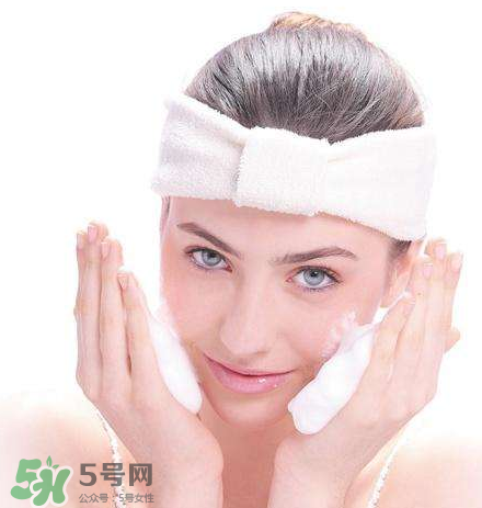 痘痘肌的護(hù)膚品怎么挑？正確挑選祛痘產(chǎn)品