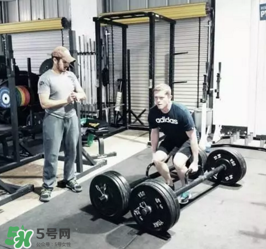 農(nóng)夫行走可以單手嗎？農(nóng)夫行走要沉肩嗎？
