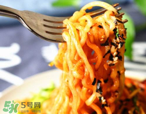 火雞面熱量高嗎？三養(yǎng)火雞面熱量
