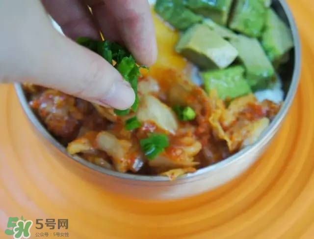 牛油果沙拉怎么做？牛油果沙拉用什么醬？