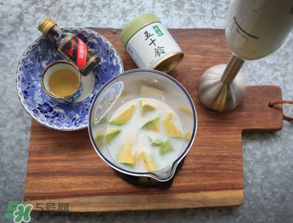 牛油果沙拉怎么做？牛油果沙拉用什么醬？