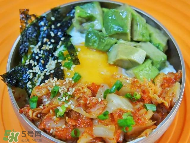 牛油果沙拉怎么做？牛油果沙拉用什么醬？