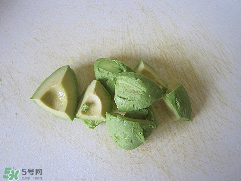 牛油果沙拉怎么做？牛油果沙拉用什么醬？