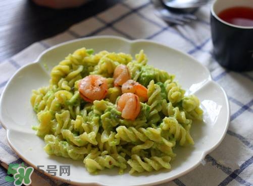 牛油果沙拉怎么做？牛油果沙拉用什么醬？