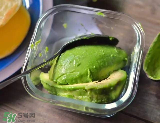 牛油果沙拉怎么做？牛油果沙拉用什么醬？