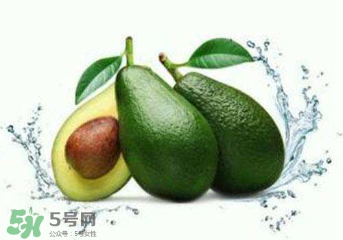 牛油果切開(kāi)黑了能吃嗎？牛油果為什么會(huì)有黑點(diǎn)？