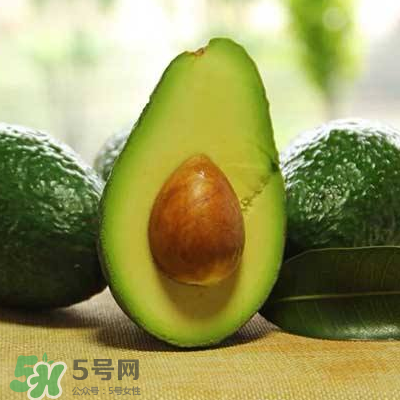 牛油果榨汁要去皮嗎？牛油果榨汁要加水嗎？