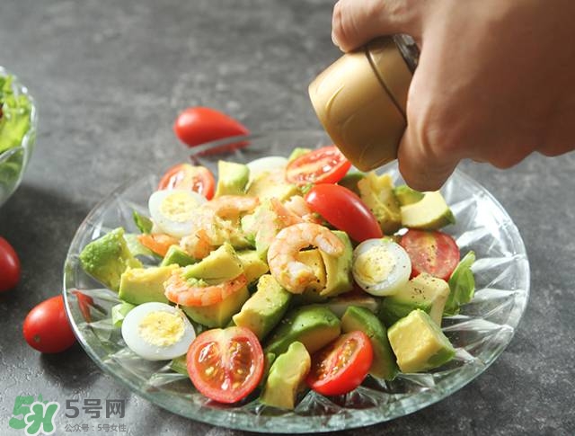牛油果沙拉怎么做？牛油果沙拉用什么醬？