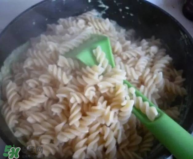 牛油果沙拉怎么做？牛油果沙拉用什么醬？