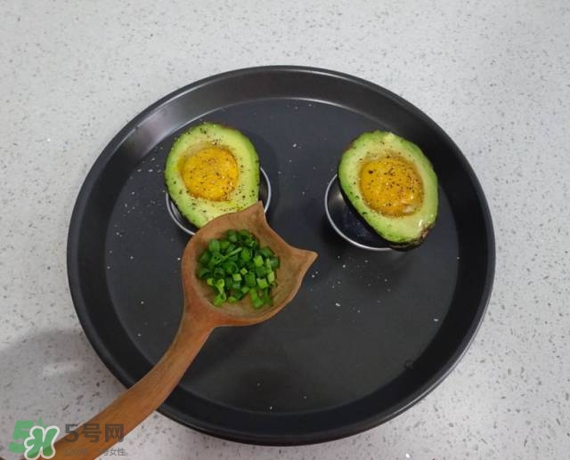 牛油果沙拉怎么做？牛油果沙拉用什么醬？