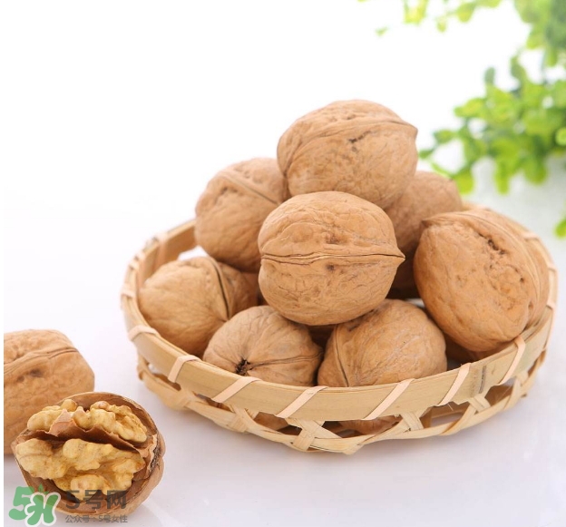 核桃什么時(shí)候吃最好？核桃一次吃多少為宜？