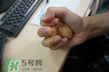 核桃怎么挑選好壞？怎么辨別核桃的好壞？