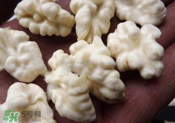 新鮮核桃怎么吃？新鮮核桃怎么給寶寶吃？