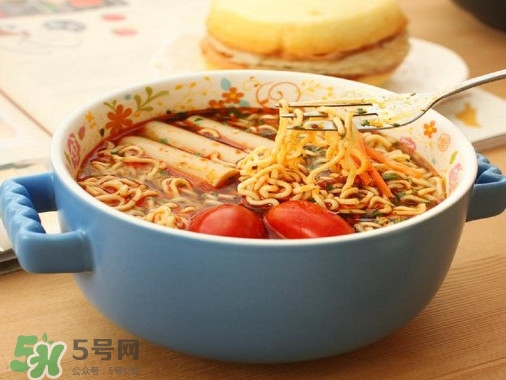 微波爐怎么做泡面？微波爐怎么做蛋糕