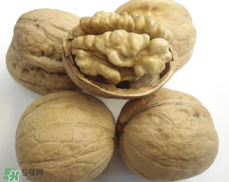 核桃什么時(shí)候吃最好？核桃一次吃多少為宜？