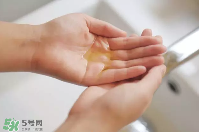 手部皮膚干燥怎么辦？手部干燥解決方法