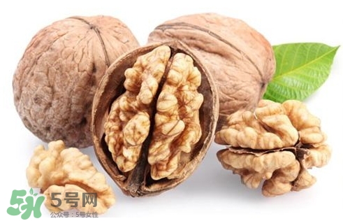 青皮核桃和干核桃哪個營養(yǎng)高？有什么區(qū)別？