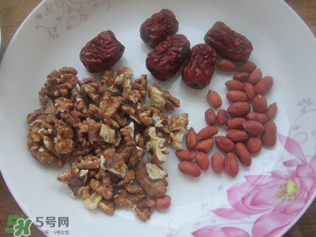 核桃可以和黃豆一起打豆?jié){嗎？核桃和什么一起打豆?jié){好？