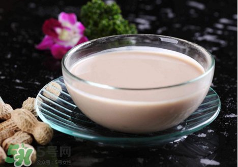 核桃打豆?jié){營養(yǎng)會流失嗎？核桃和什么一起打豆?jié){？
