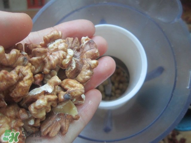 核桃可以和黃豆一起打豆?jié){嗎？核桃和什么一起打豆?jié){好？