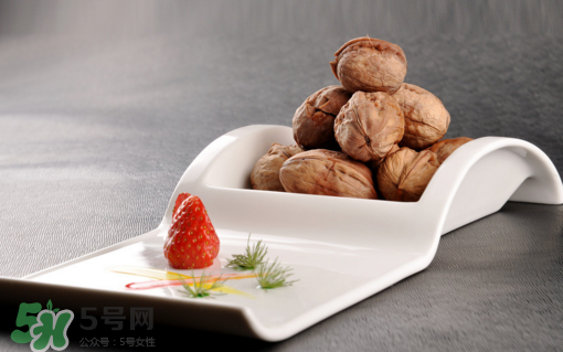 核桃可以空腹吃嗎？核桃飯前吃好還是飯后吃好？