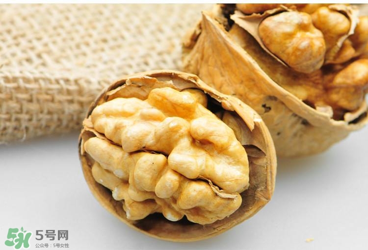 核桃可以空腹吃嗎？核桃飯前吃好還是飯后吃好？