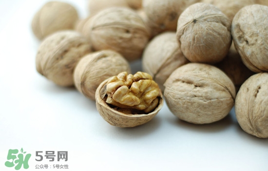 長(zhǎng)期吃核桃有副作用嗎？核桃的副作用很大嗎？