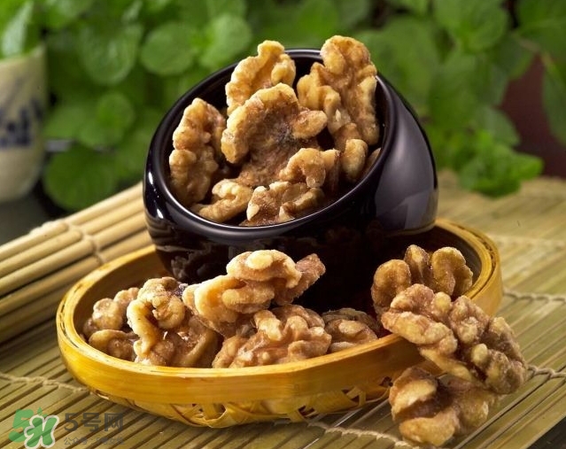 核桃什么時(shí)候吃最好？核桃一次吃多少為宜？