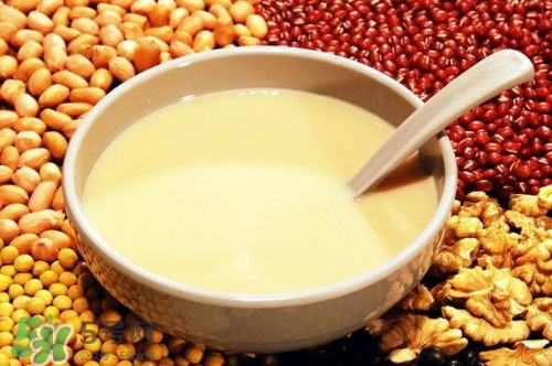 核桃打豆?jié){營養(yǎng)會流失嗎？核桃和什么一起打豆?jié){？