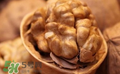 吃核桃對頭發(fā)有什么好處？為什么吃核桃對頭發(fā)生長有好處？
