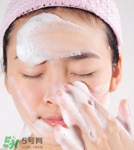 正確卸妝手法你做對(duì)了嗎？錯(cuò)誤卸妝手法須知