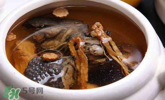 花旗參烏雞湯孕婦可以喝嗎？懷孕可以吃花旗參烏雞湯嗎？