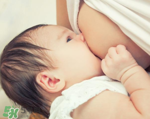 母乳寶寶一天大便幾次正常？母乳寶寶排便情況介紹