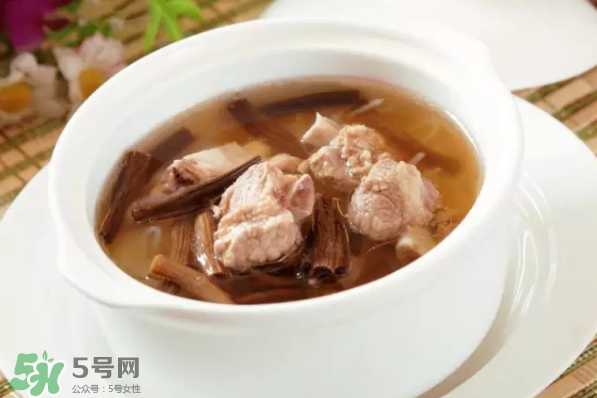 湯里的鈣鐵含量高不高？湯的蛋白質(zhì)多嗎？