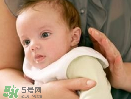 寶寶打嗝的原因  寶寶通常為什么打嗝？