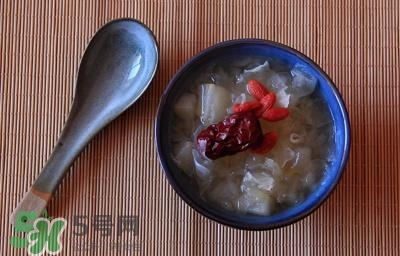 雪蛤能和銀耳一起燉嗎？雪蛤銀耳羹怎么做？