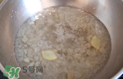 雪蛤能和銀耳一起燉嗎？雪蛤銀耳羹怎么做？