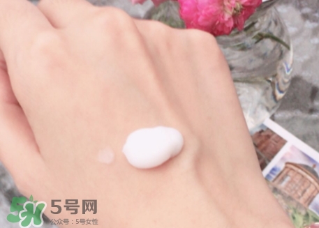 護發(fā)素可以抹在頭皮上嗎？