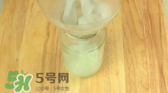 護(hù)發(fā)素能當(dāng)柔順劑嗎？護(hù)發(fā)素當(dāng)柔順劑好不好
